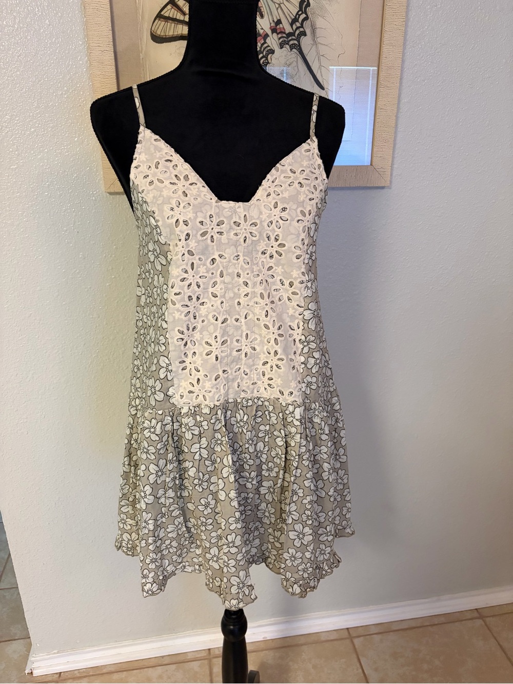 Umgee Floral Eyelet V-Neck Summer Dress in White and Green NWT - Picture 2 of 6